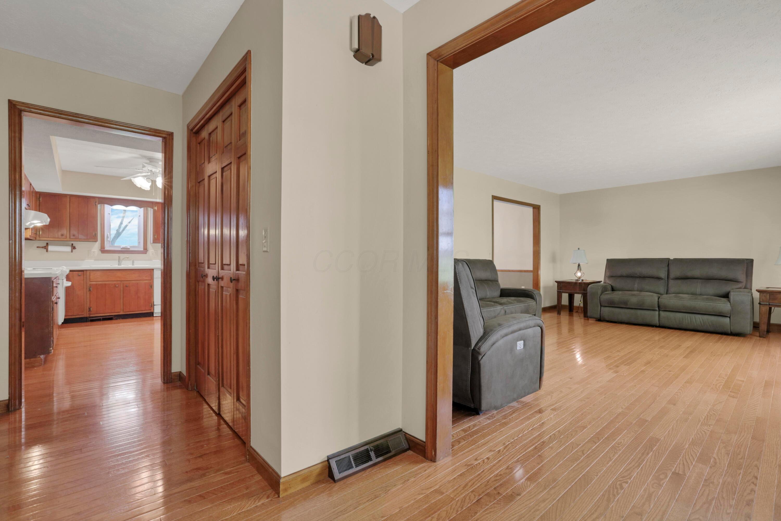 9423 London Road Orient, OH 43146 - Photo 11 of 87 download_277
