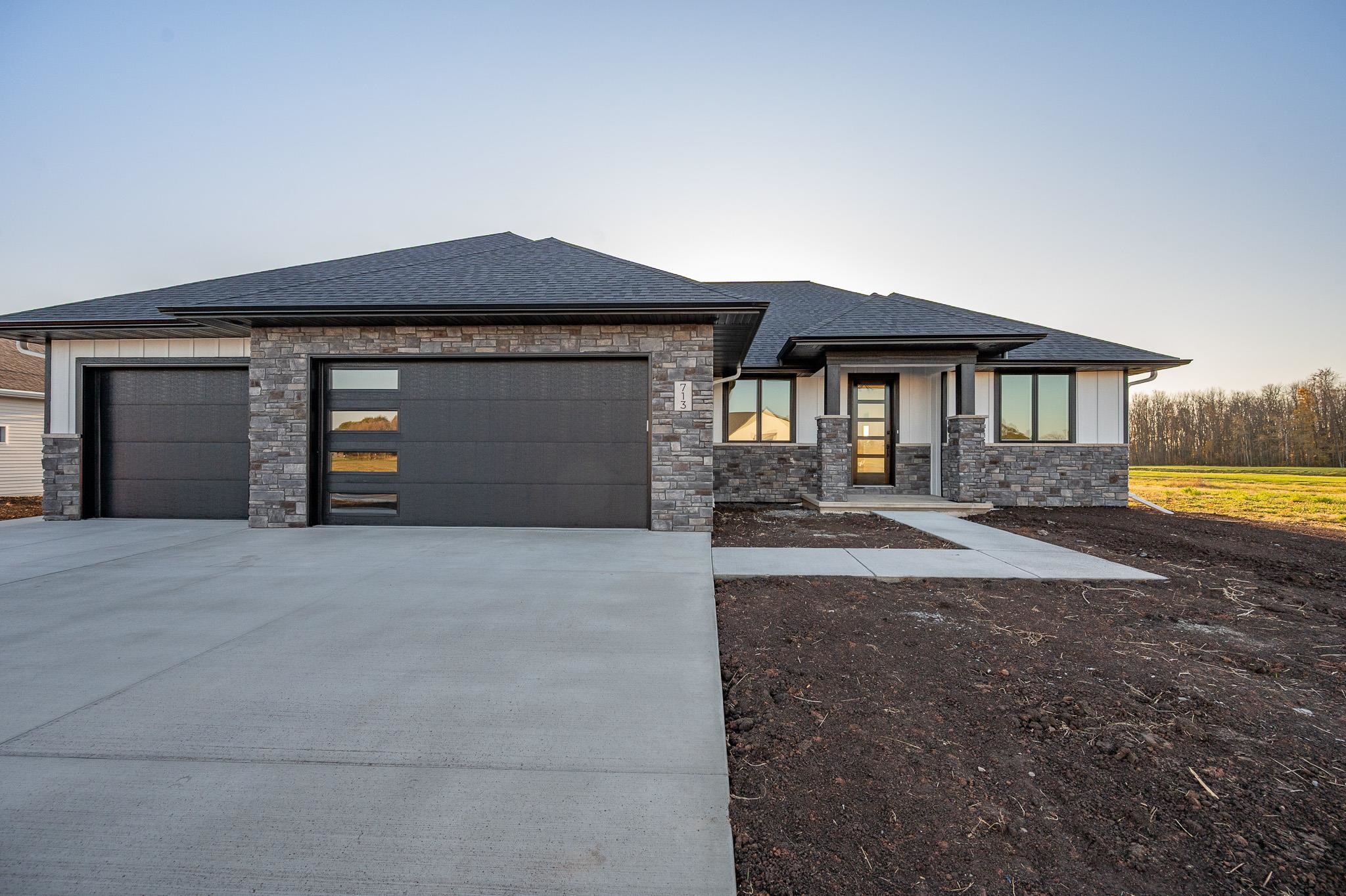 713 Royal Saint Pats Drive Wrightstown, WI 54180 - Photo 1 of 34