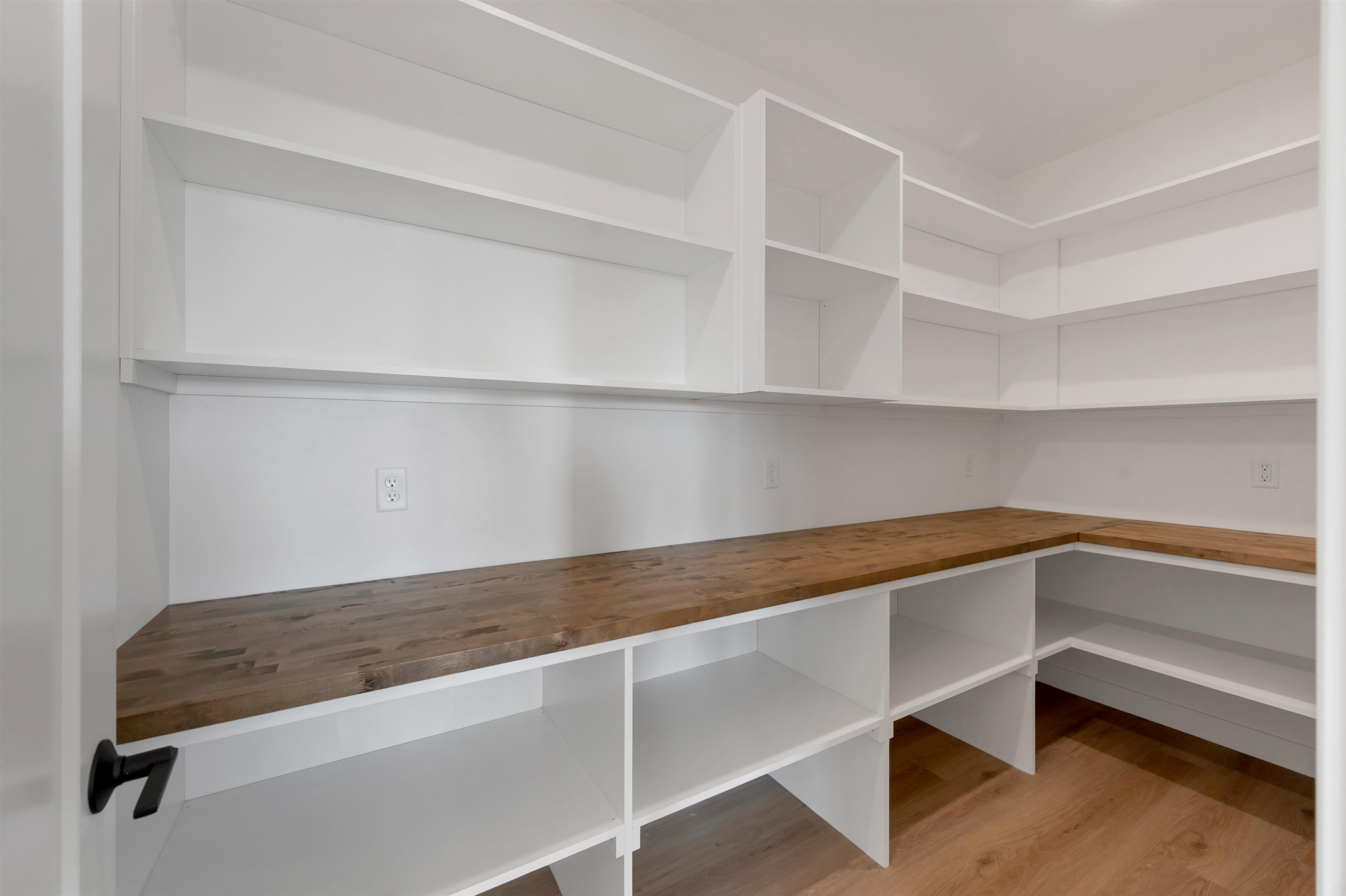 713 Royal Saint Pats Drive Wrightstown, WI 54180 - Photo 15 of 34