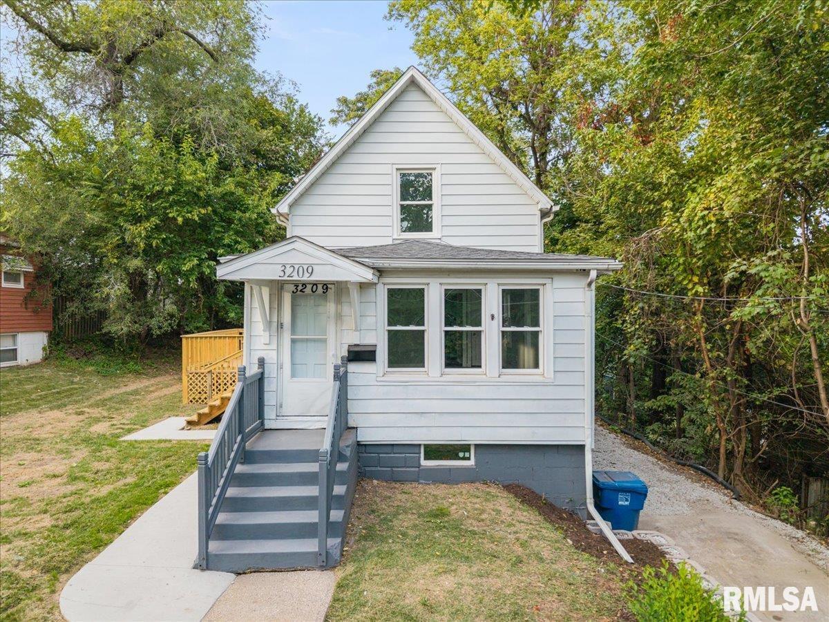 3209 11th Avenue Moline, IL 61265 - Photo 1 of 26