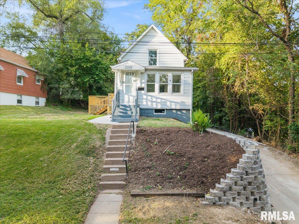 3209 11th Avenue Moline, IL 61265 - Photo 2 of 26
