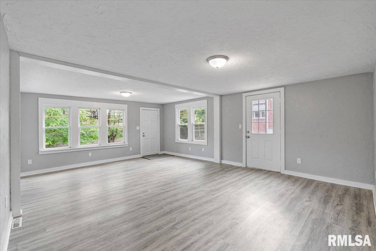 3209 11th Avenue Moline, IL 61265 - Photo 8 of 26