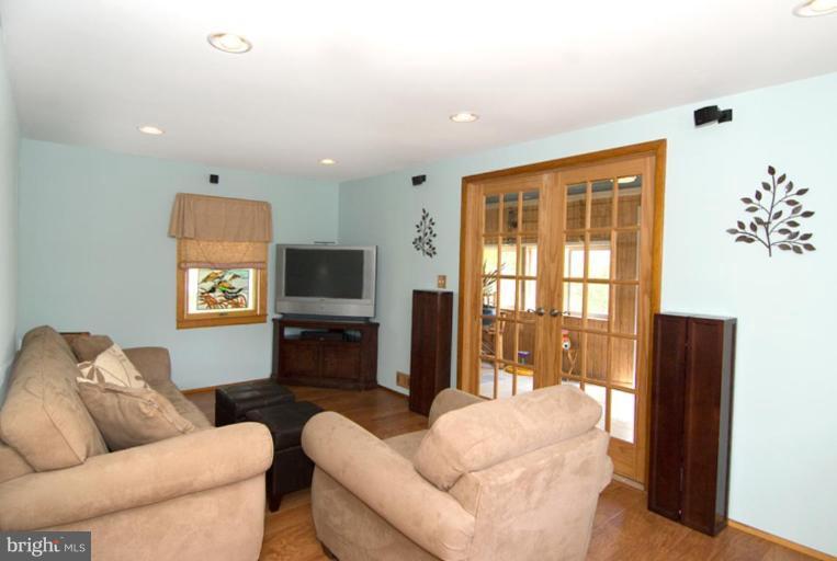 329 Worton Road Essex, MD 21221 - Photo 3 of 20 Living Room #2