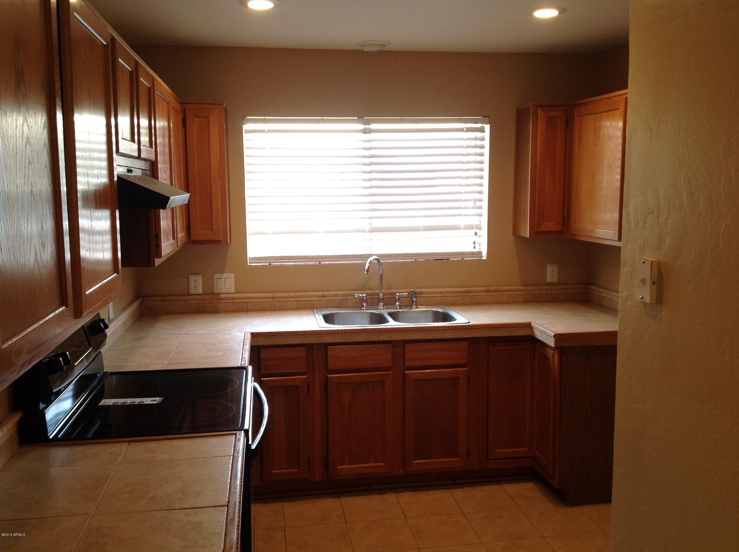 4224 West Calavar Road Phoenix, AZ 85053 - Photo 4 of 13 2014-01-07 11