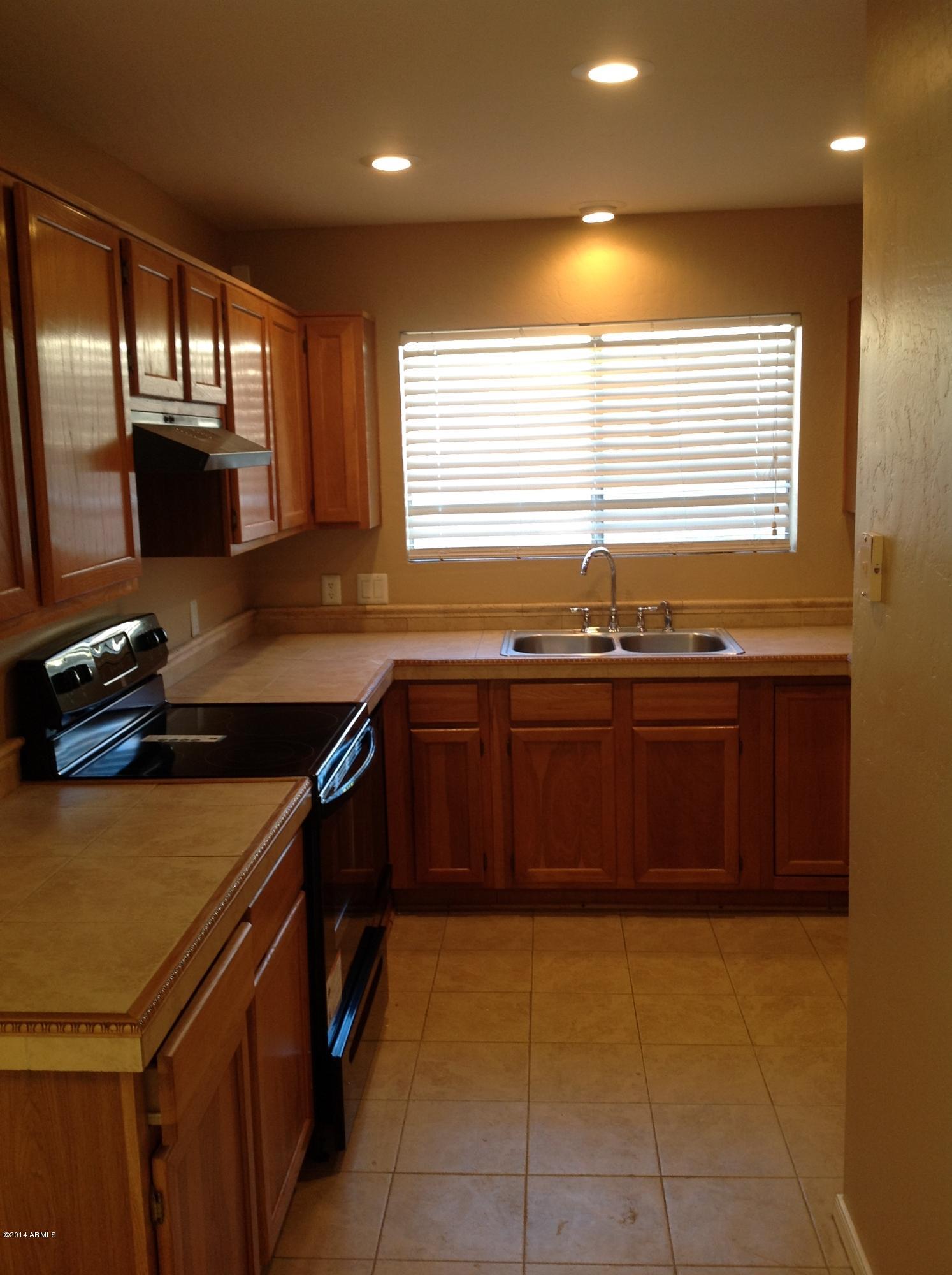 4224 West Calavar Road Phoenix, AZ 85053 - Photo 8 of 13 2014-01-03 12
