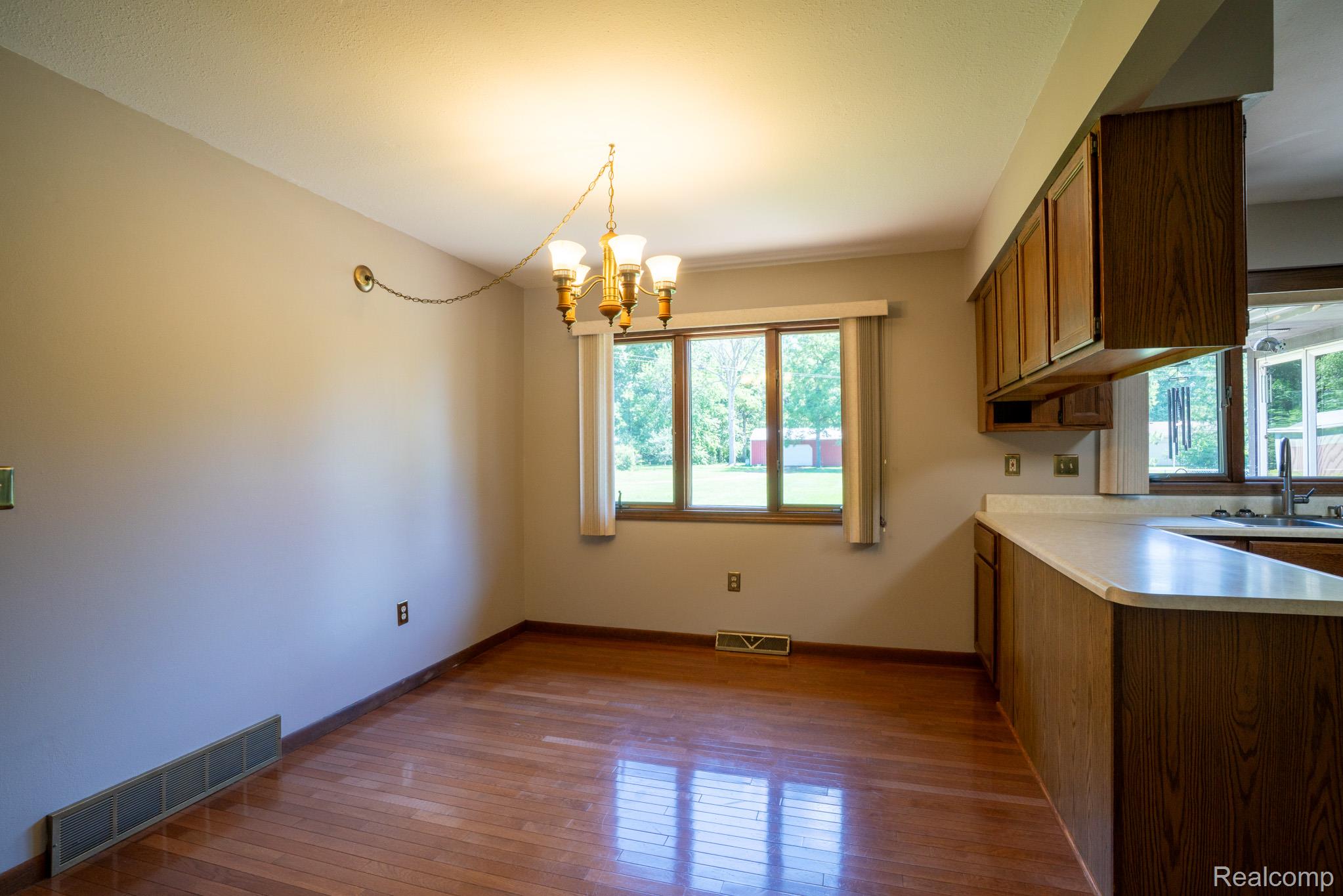 12900 Maxwell Road Carleton, MI 48117 - Photo 31 of 59 12900 (32).jpg