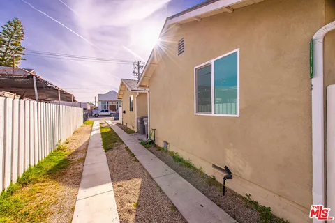 $949,000 | 117 South Hayes Avenue, Oxnard, CA 93030