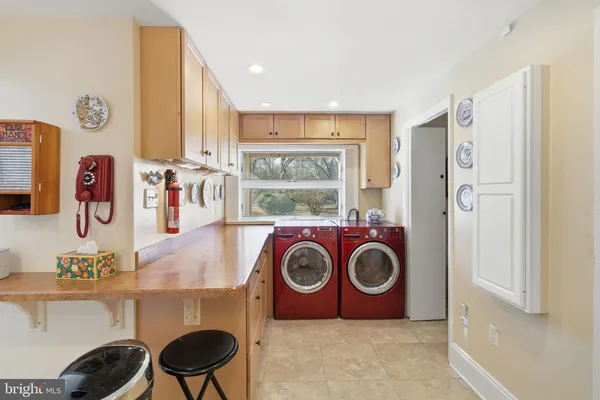 a view of entryway with washer and dryer