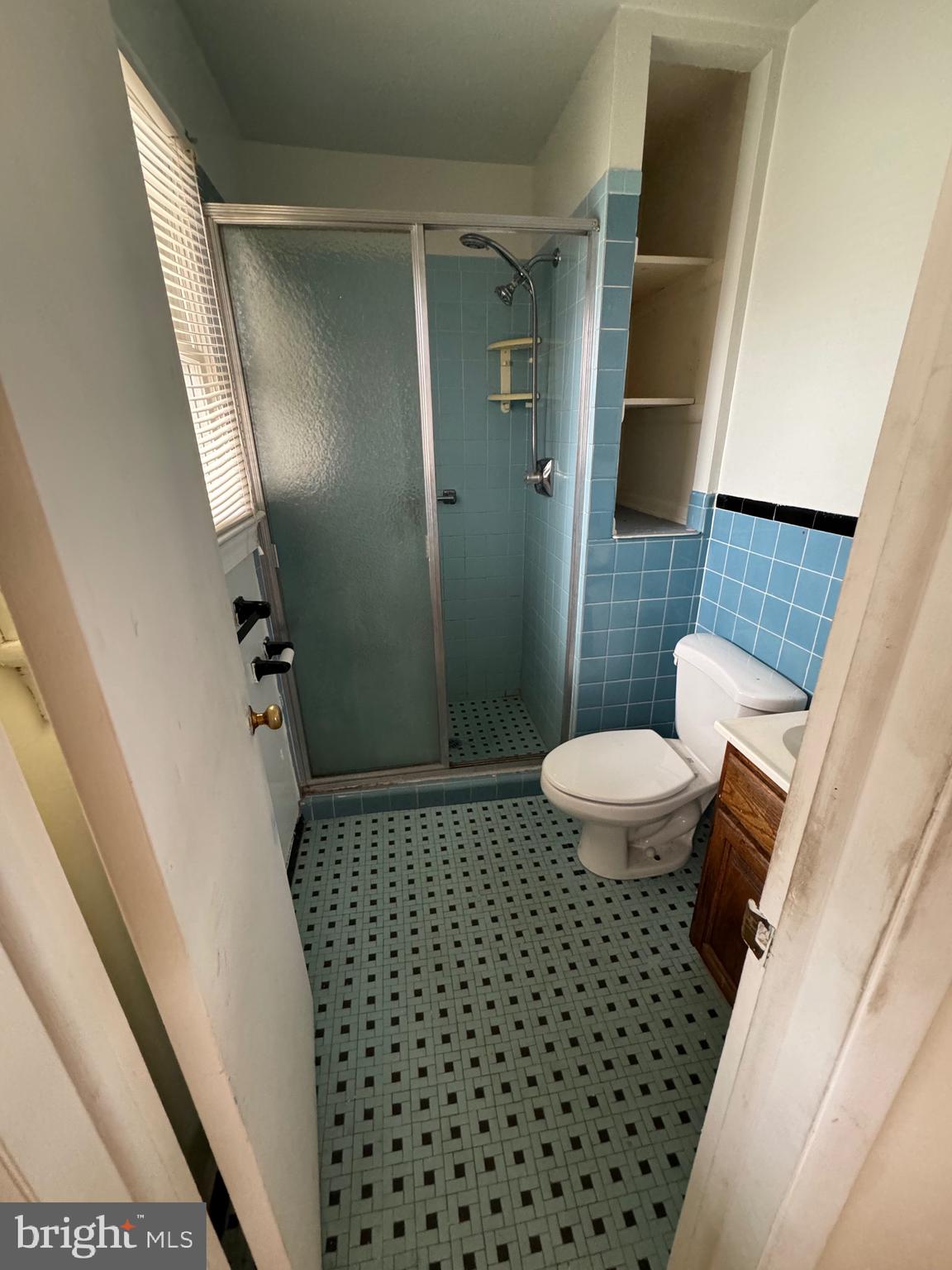 34 Miles Road Claymont, DE 19703 - Photo 9 of 19 En-suite bathroom