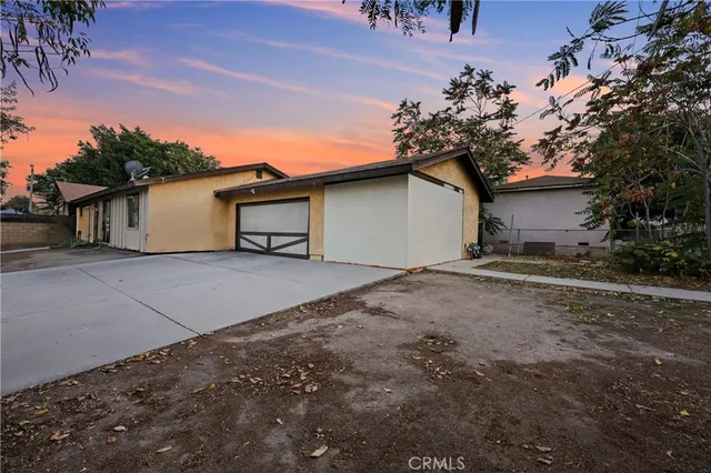 $899,000 | 402 South Howard Street, Unit A & #B, Corona, CA 92879