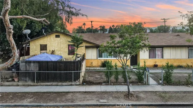 $899,000 | 402 South Howard Street, Unit A & #B, Corona, CA 92879