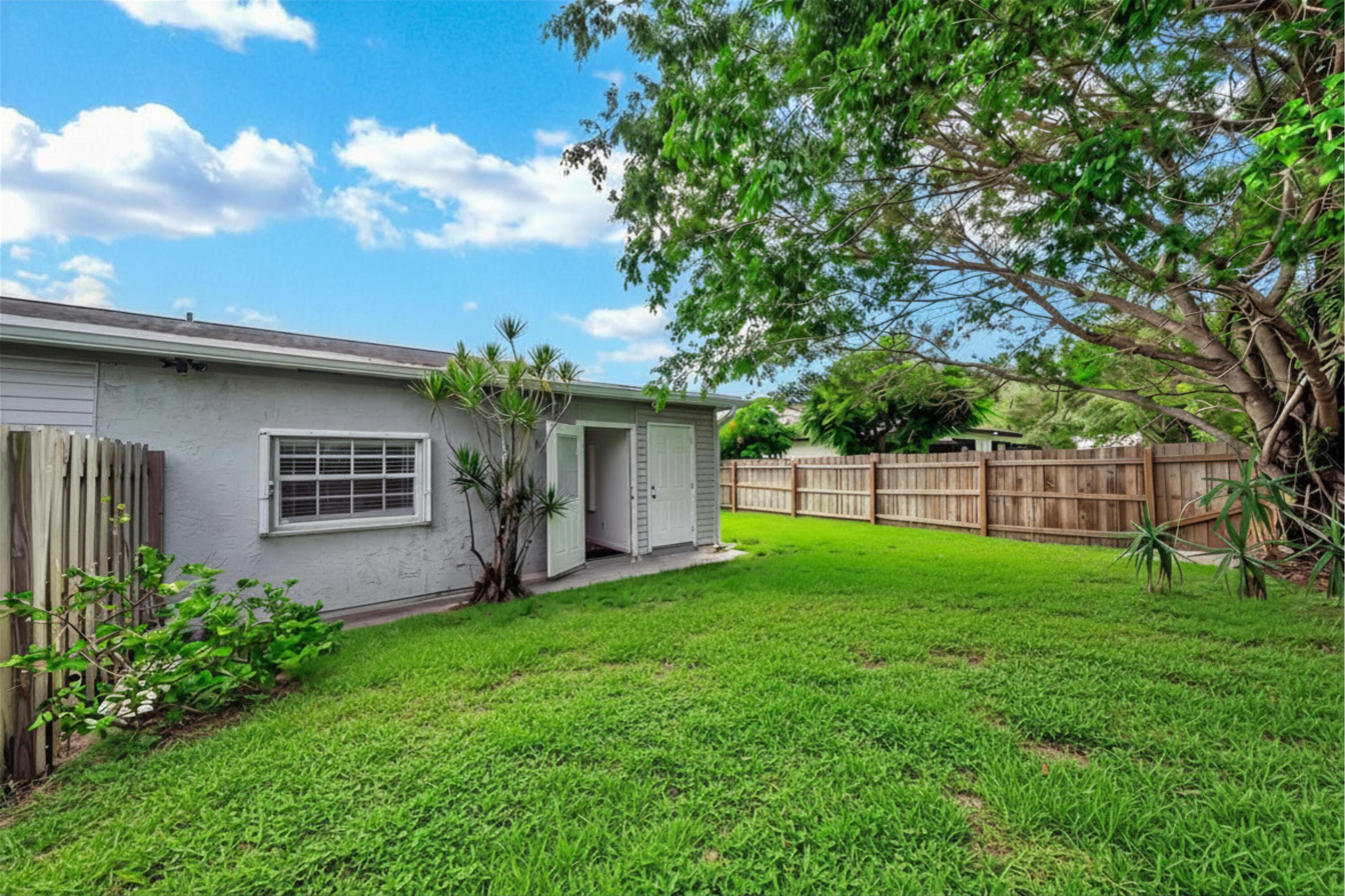 1350 Riverside Circle, Unit 1 Wellington, FL 33414 - Photo 41 of 43 12