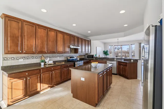 $625,000 | 3806 Ogden Lane, Mundelein, IL 60060