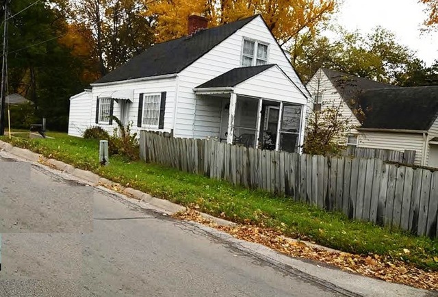 4305 Newburg Road Rockford, IL 61108 - Photo 10 of 11 a front view of a house with garden