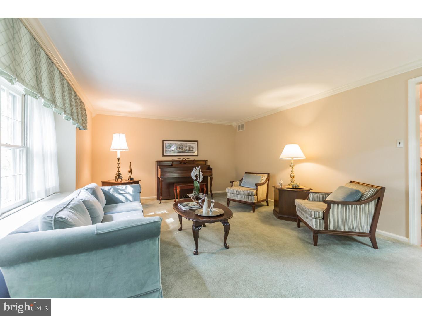 14 Tendring Road Cherry Hill, NJ 08003 - Photo 5 of 24 Living Room