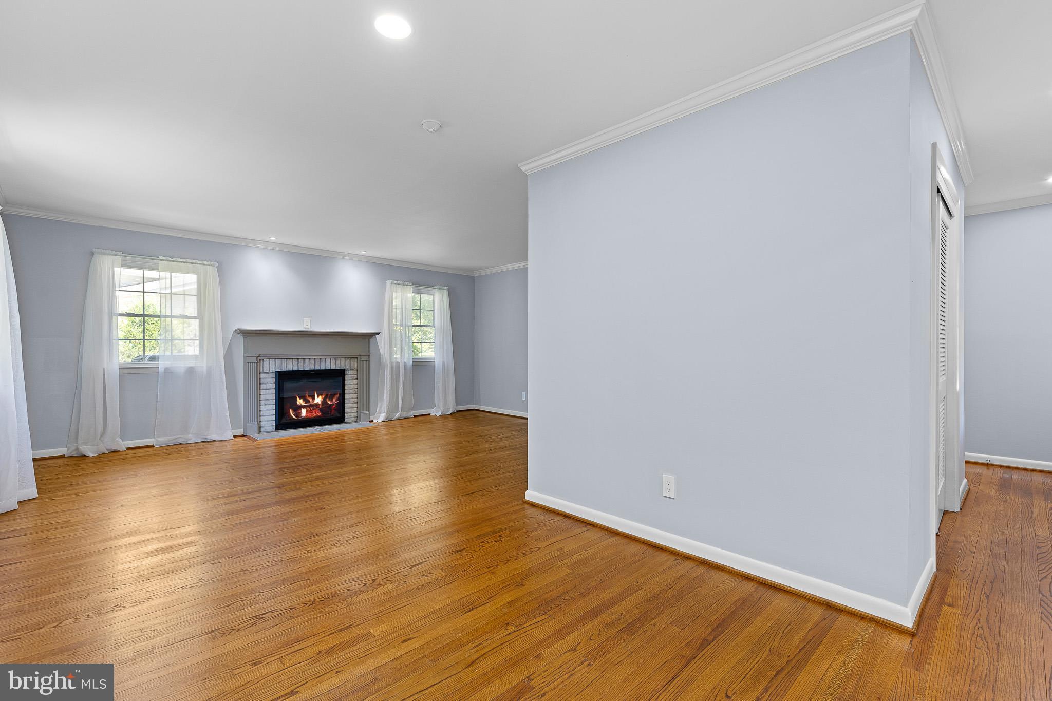 504 Apple Road Newark, DE 19711 - Photo 10 of 45 Living Room and Dining Area