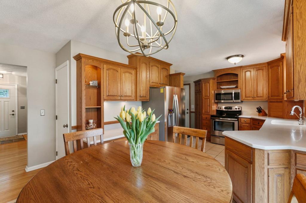 4083 Decatur Avenue North New Hope, MN 55427 - Photo 5 of 23
