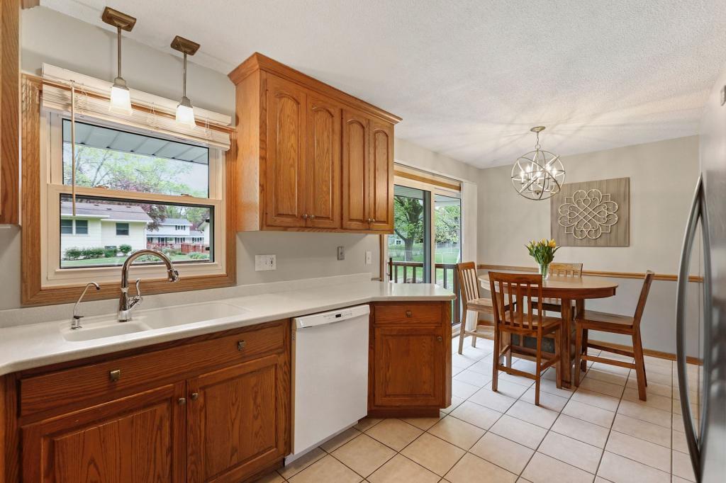 4083 Decatur Avenue North New Hope, MN 55427 - Photo 6 of 23