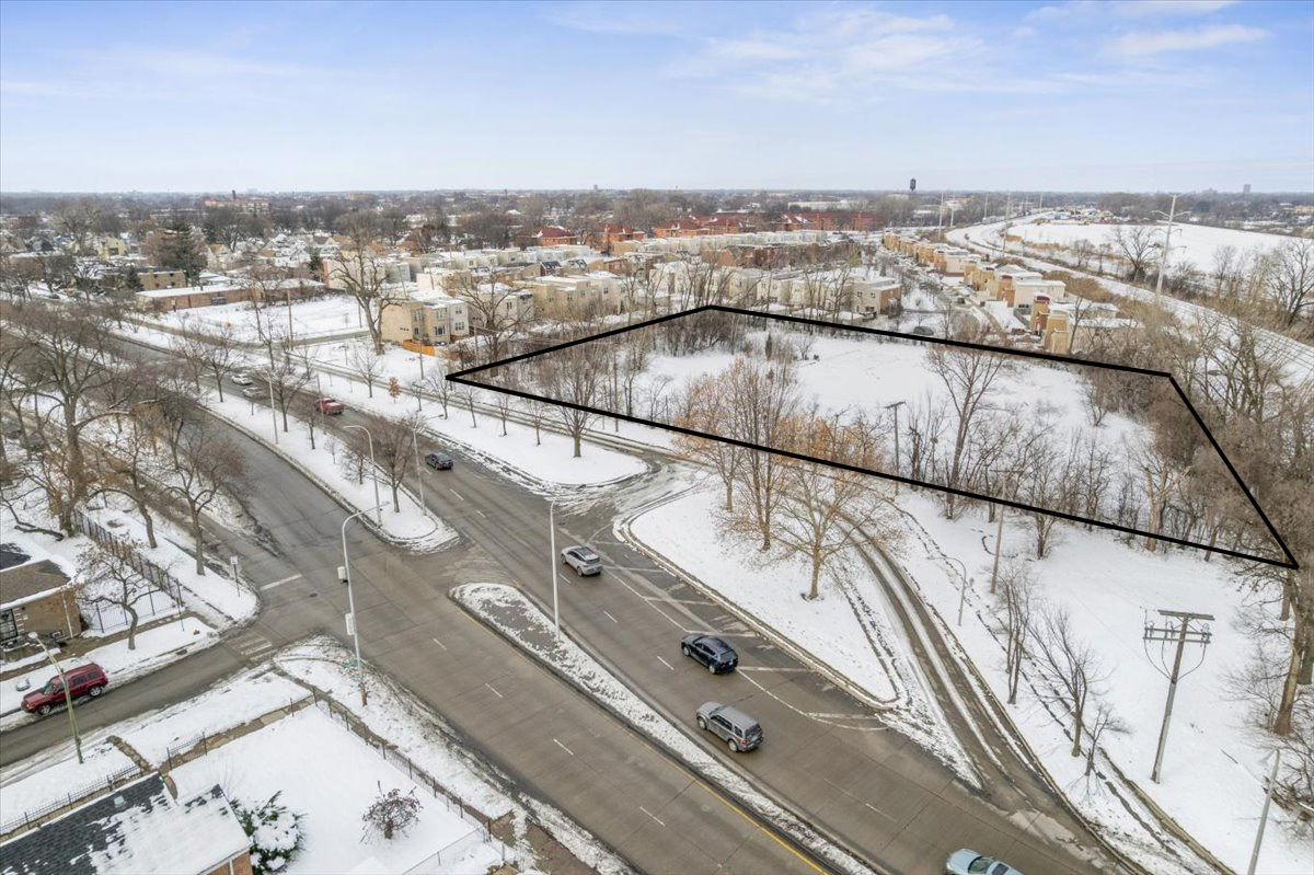 440 West 87th Street Chicago, IL 60620 - Photo 2 of 5 a view of a terrace view