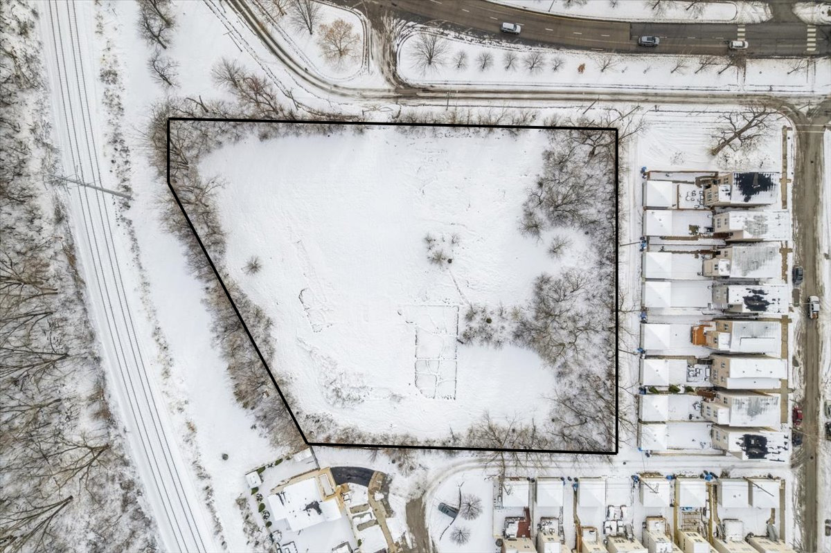 440 West 87th Street Chicago, IL 60620 - Photo 3 of 5 a view of a balcony with wooden floor