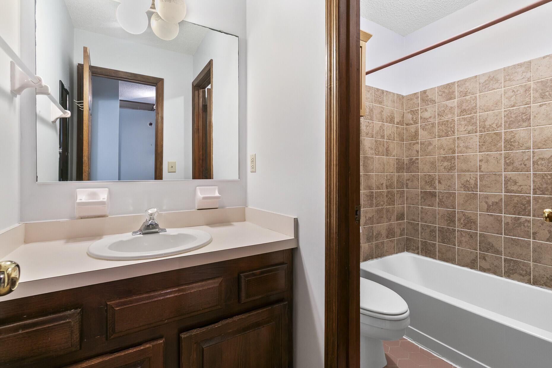 1405 Pine Island Mount Mount Pleasant, SC 29464 - Photo 23 of 33 Hallway Bathroom