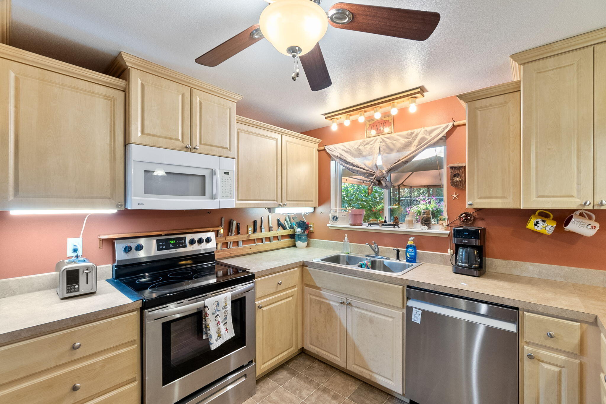19275 Cherokee Road Bend, OR 97702 - Photo 17 of 47 16-web-or-mls-Riley Visuals-16