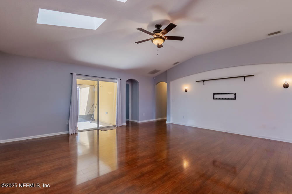 12331 Cadley Circle Jacksonville, FL 32219 - Photo 8 of 42 20241221_cadley_cir_1098