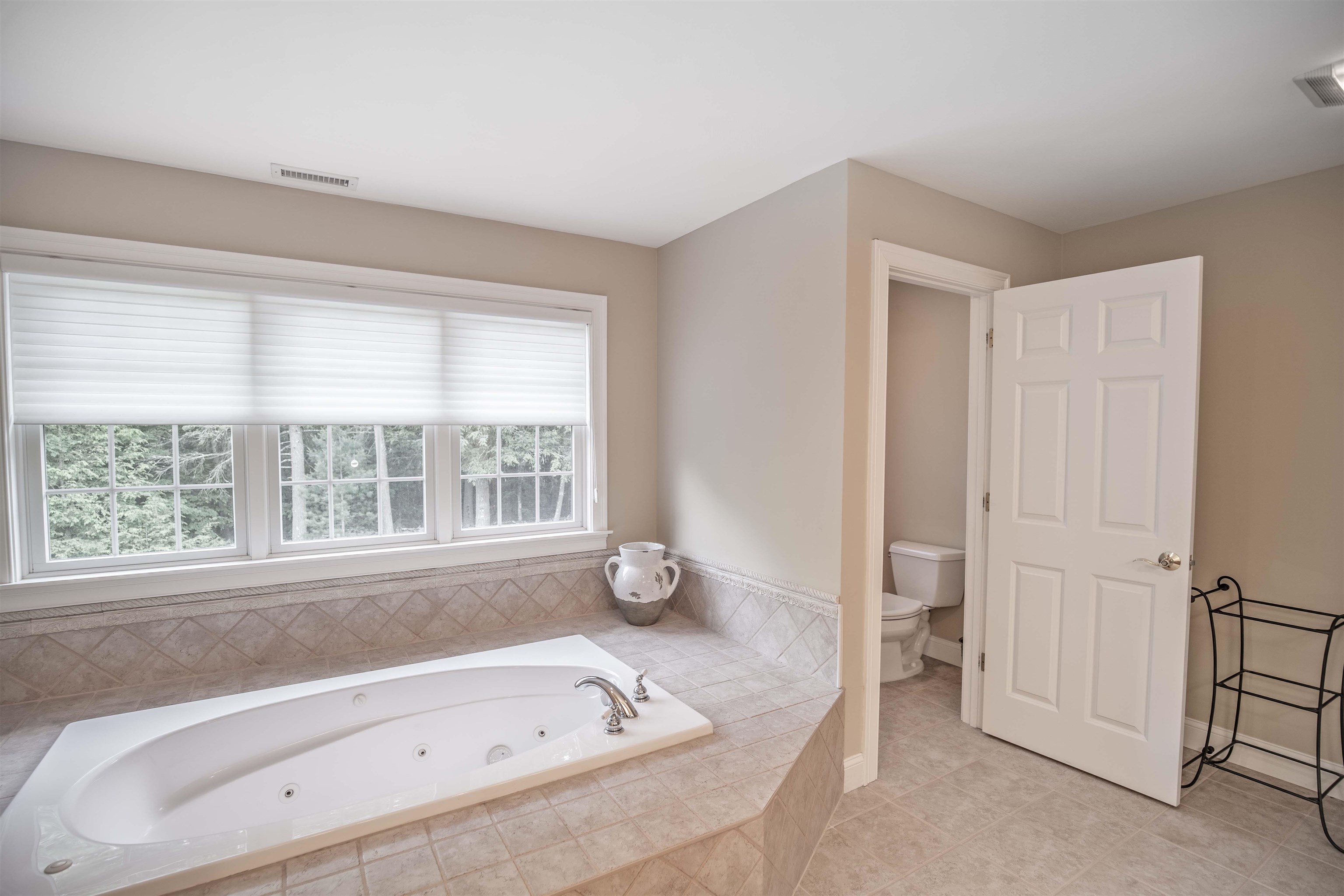 2 Yorkshire Road Windham, NH 03087 - Photo 17 of 40
