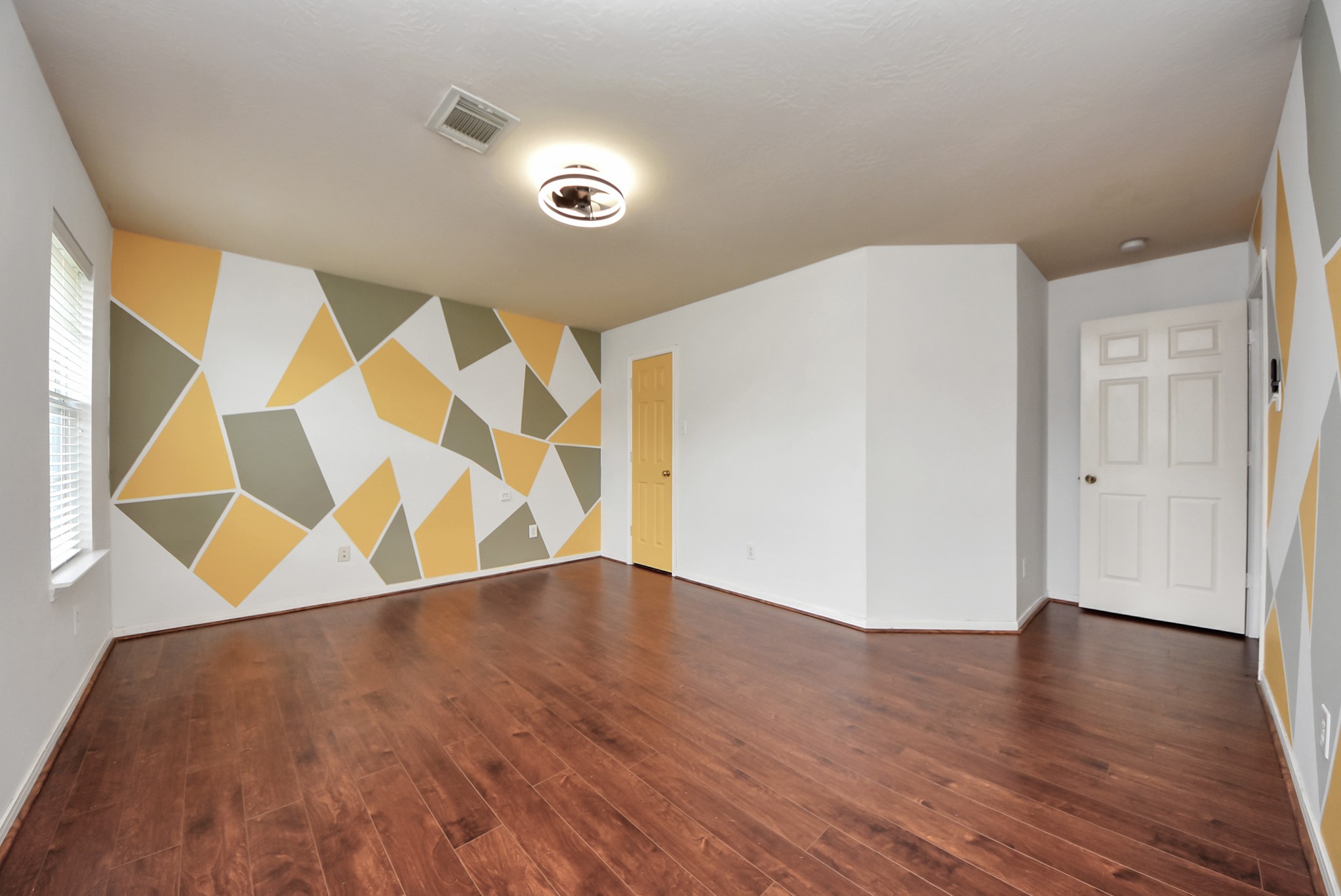 14103 Imperial Wood Lane Rosharon, TX 77583 - Photo 25 of 36 Generously sized secondary bedroom with abundant natural light