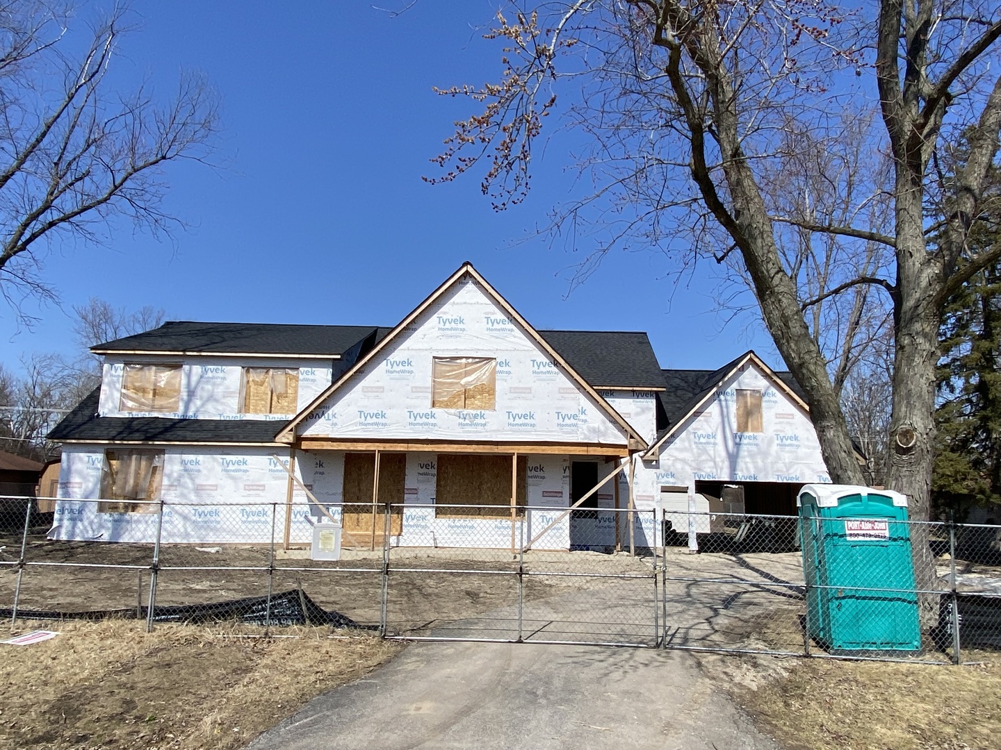 638 67th Place Willowbrook, IL 60527 - Photo 7 of 14 a front view of a house with a yard