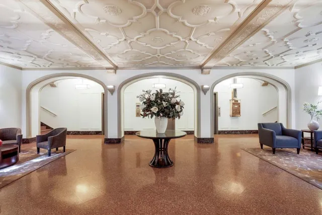 $399,000 | 333 East 53rd Street, Unit 6B | Sutton Place