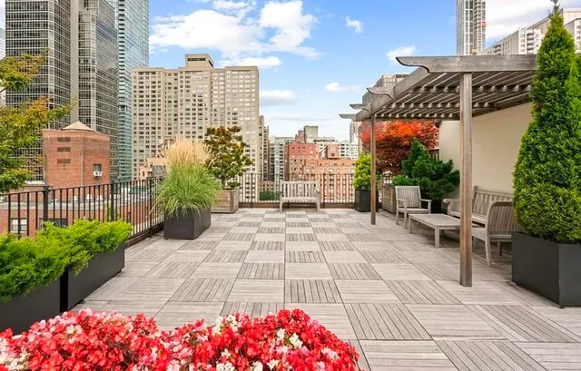 $399,000 | 333 East 53rd Street, Unit 6B | Sutton Place