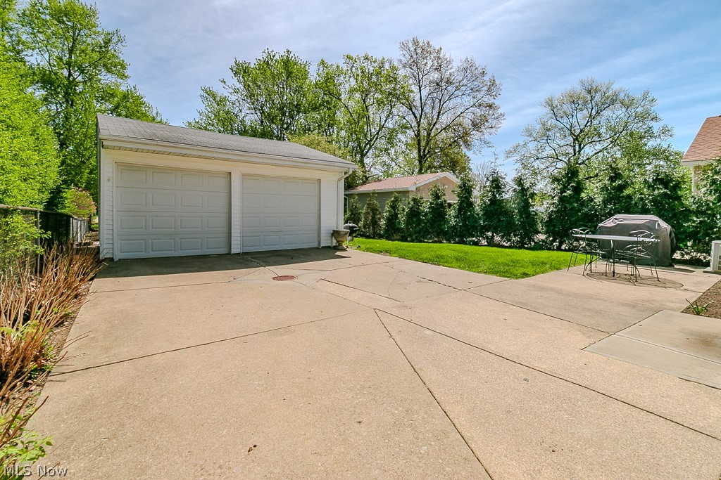 1297 Lander Road Mayfield Heights, OH 44124 - Photo 4 of 32