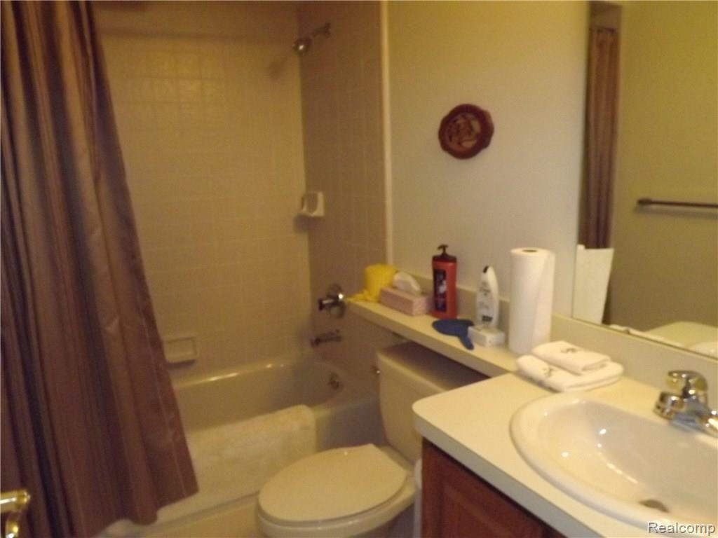 986 Pine Trail Drive Rochester Hills, MI 48307 - Photo 16 of 20