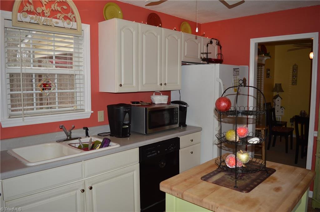 151 Farmview Road Madison, NC 27025 - Photo 8 of 30