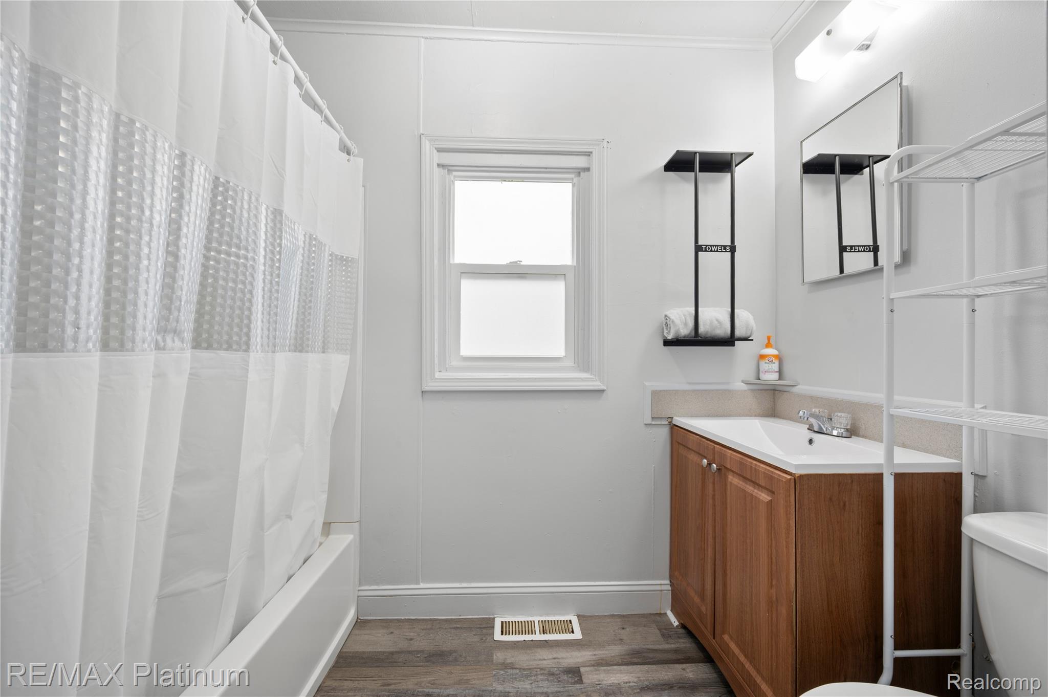 6116 Lapeer Road Burton, MI 48509 - Photo 7 of 30 6116 Lapeer81.JPG