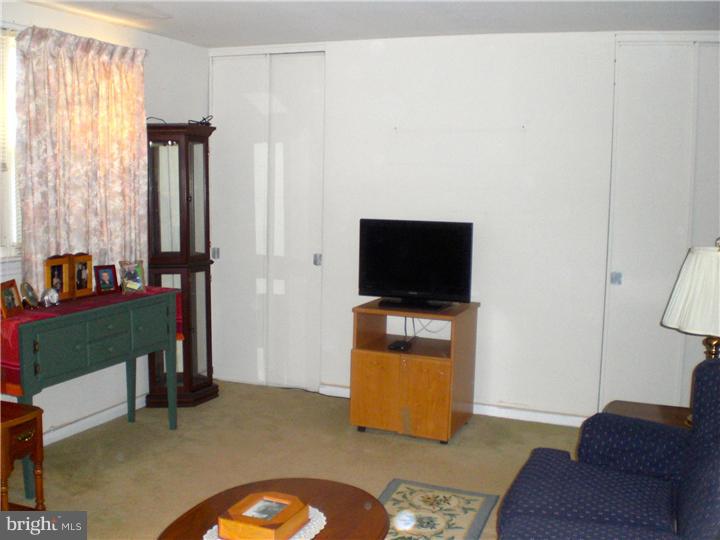 436 Powderhorn Road King of Prussia, PA 19406 - Photo 6 of 17 Living Room