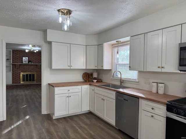 $320,000 | 300 North Street, Anderson, IN 46017