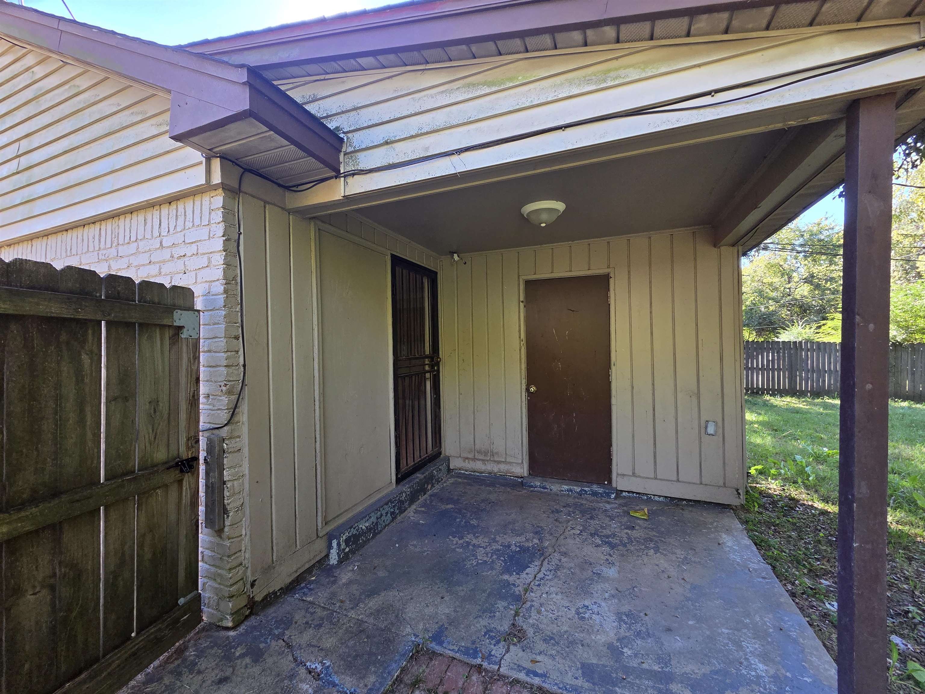 4573 Appleville Street Memphis, TN 38109 - Photo 19 of 22 a view of backyard with hardwood and balcony