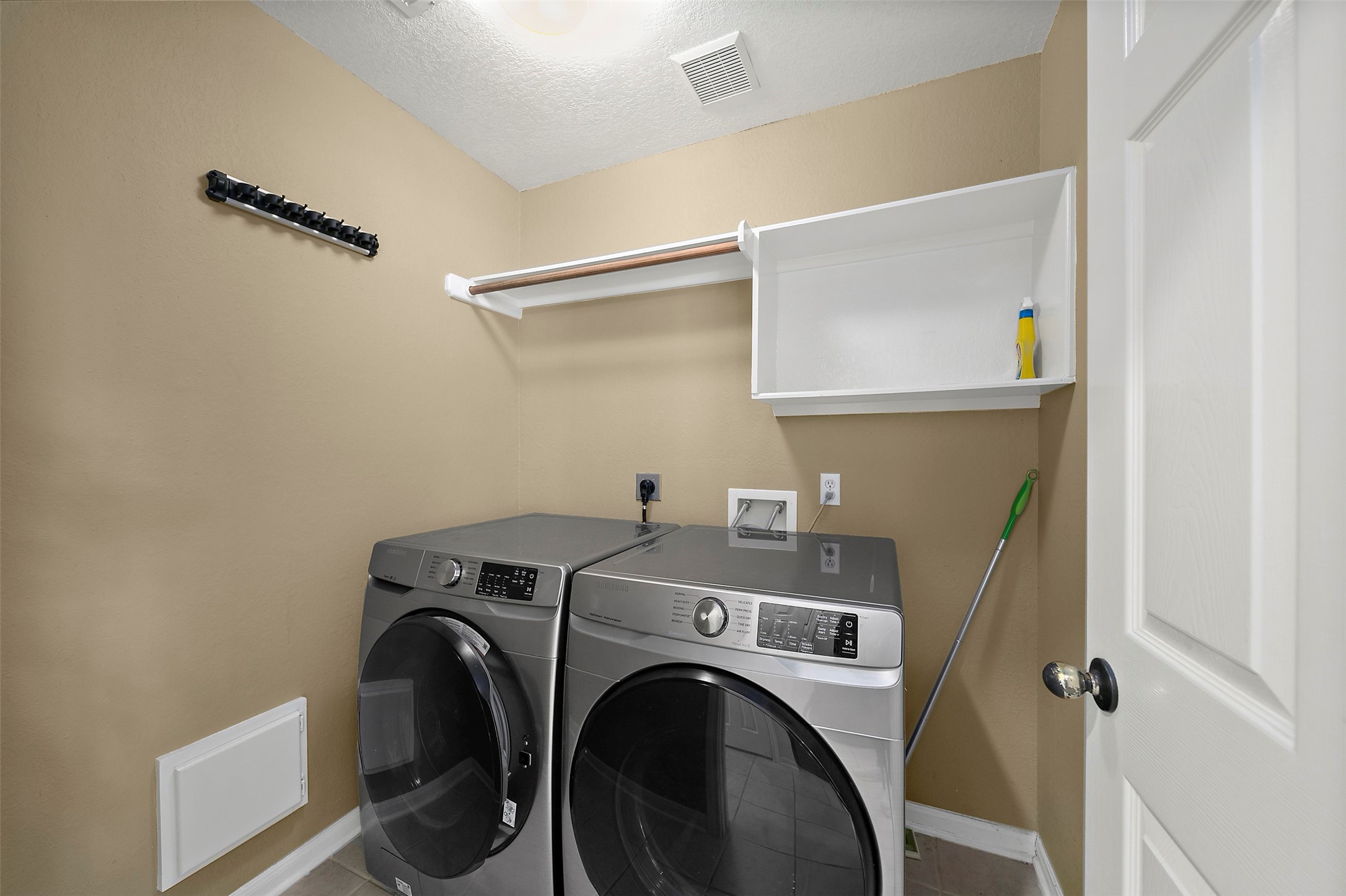 2627 Brazos Ridge Drive Sugar Land, TX 77479 - Photo 28 of 35 a utility room with dryer and washer