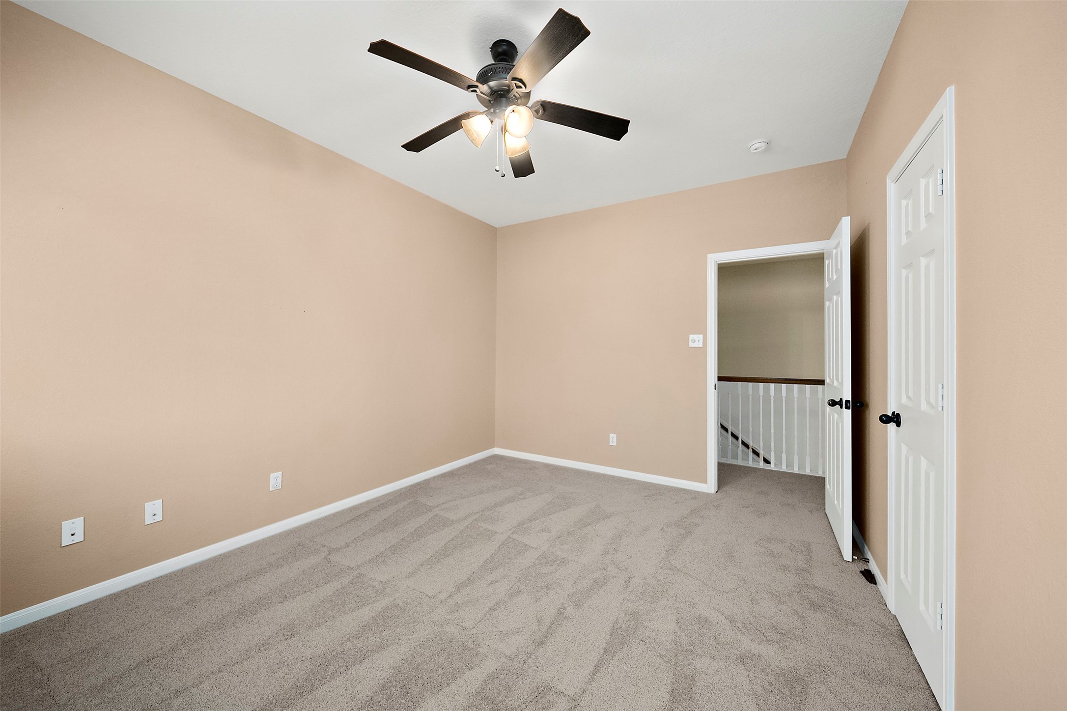 2627 Brazos Ridge Drive Sugar Land, TX 77479 - Photo 31 of 35 an empty room with closet and a ceiling fan
