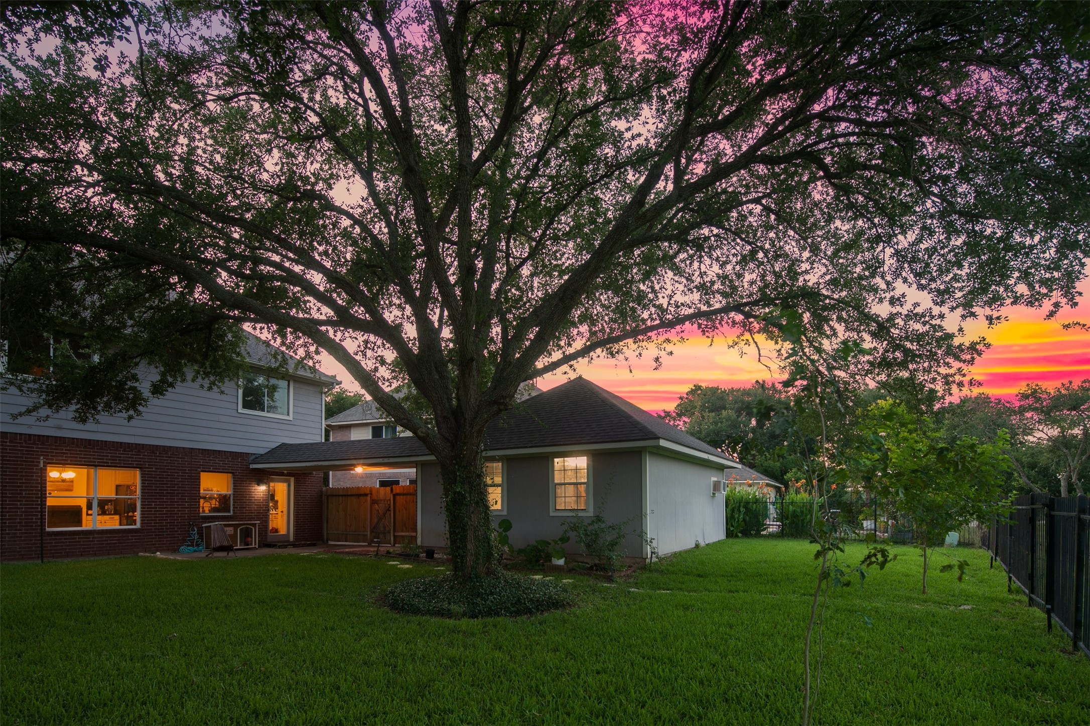 2627 Brazos Ridge Drive Sugar Land, TX 77479 - Photo 35 of 35 a backyard of a house with plants and large tree