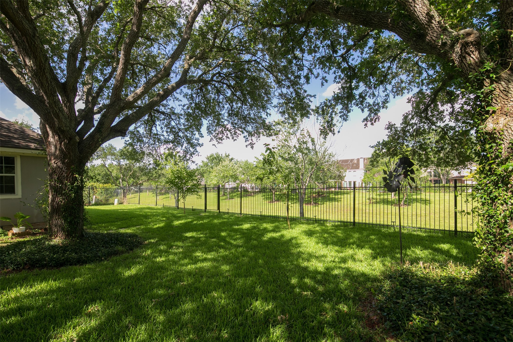 2627 Brazos Ridge Drive Sugar Land, TX 77479 - Photo 4 of 35 a view of a park with a tree