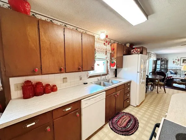 $174,900 | 902 South 1st Street, El Dorado Springs, MO 64744