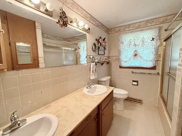 $174,900 | 902 South 1st Street, El Dorado Springs, MO 64744