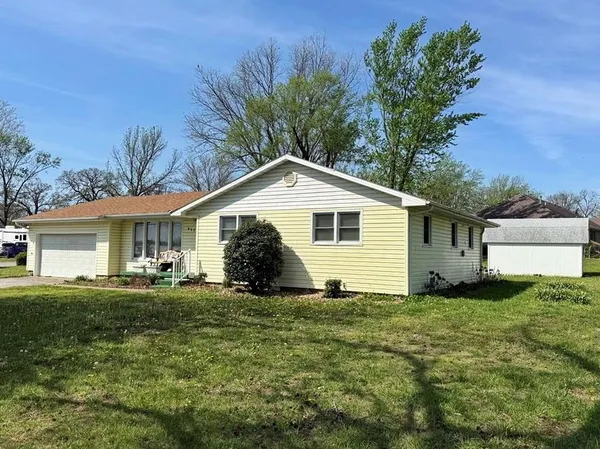 $174,900 | 902 South 1st Street, El Dorado Springs, MO 64744
