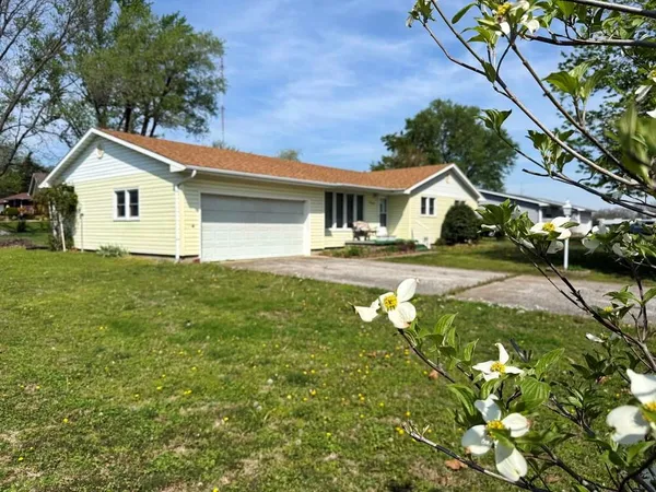 $174,900 | 902 South 1st Street, El Dorado Springs, MO 64744