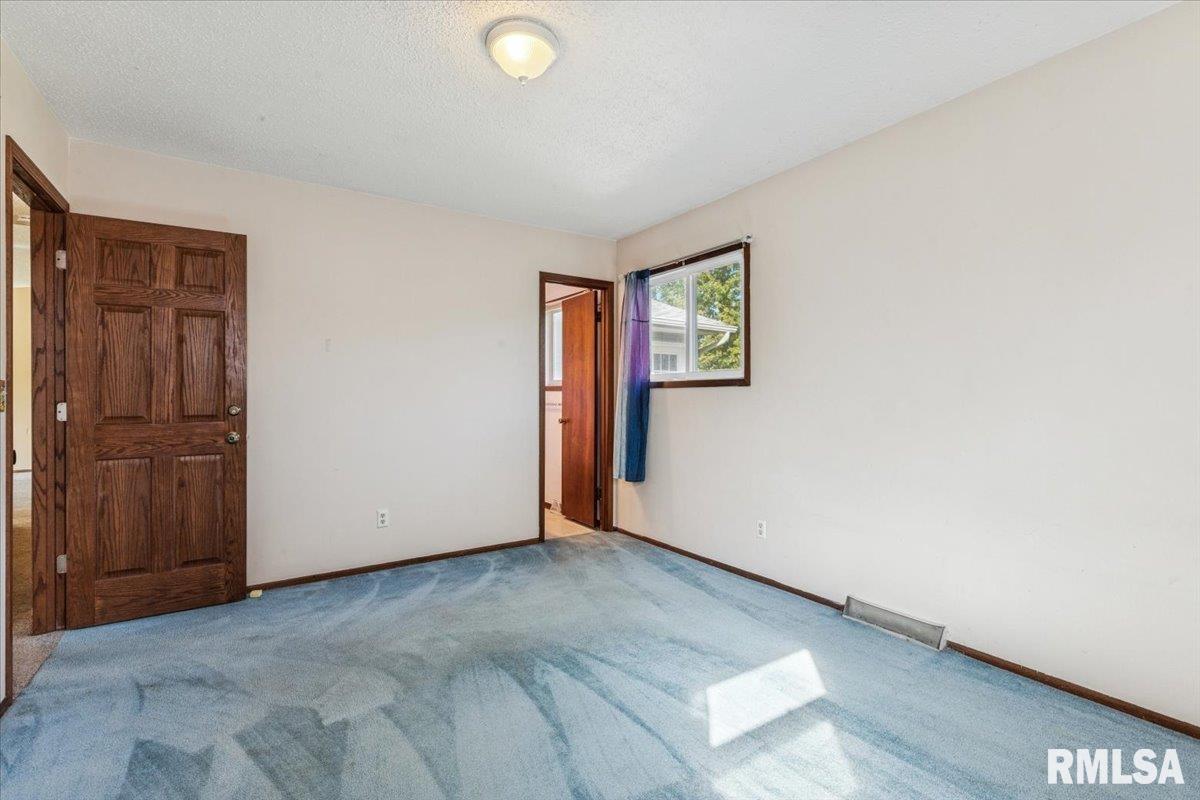 3328 Greenfield Road Bettendorf, IA 52722 - Photo 16 of 26 Gallery Image 16