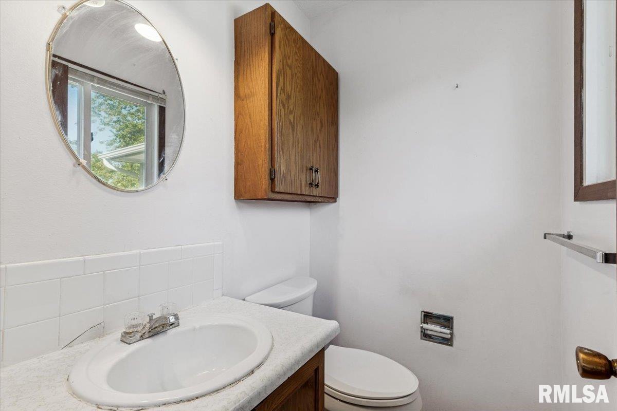 3328 Greenfield Road Bettendorf, IA 52722 - Photo 17 of 26 Gallery Image 17