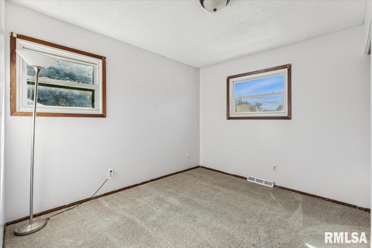 3328 Greenfield Road Bettendorf, IA 52722 - Photo 18 of 26 Gallery Image 18